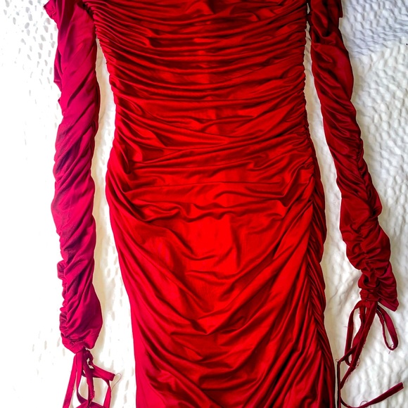 Red Ridden Hood - Picture 2 of 2